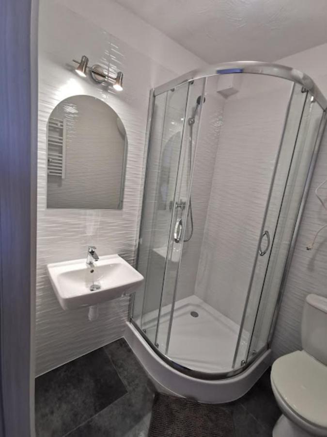 Pokoje Dwuosobowe Hotel Rowy  Esterno foto